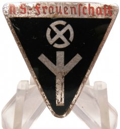 Badge of a member of the NSDAP women's group NS-Frauenschaft M1/15RZM
