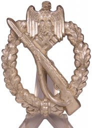 Assmann infantry assault badge in silver, near mint