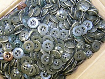 Khaki green plastic buttons 14 mm