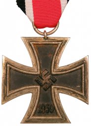 Iron Cross Second Class 1939 looks like L. Christian Lauer