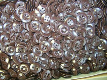 Light brown plastic buttons 17-18 mm