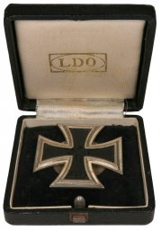 Iron Cross First Class 1939 LDO L/13 screwback