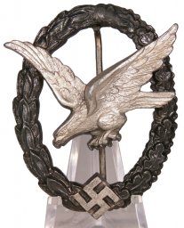 Unqualified Airgunner badge, made by Wilhelm Deumer