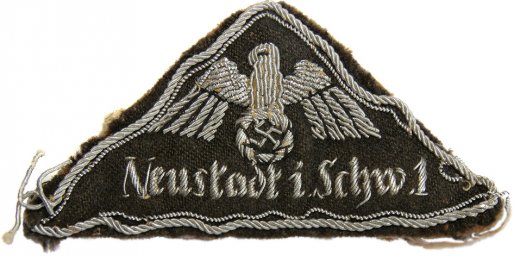 DRK Deutsches Rotes Kreuz leader's sleeve triangle, district Neustadt i Schwerin 1