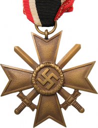 Near mint bronze Kriegsverdienstkreuz 1939 mit Schwertern