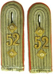 Pair of Wehrmacht Heeres artillery reservist shoulder boards in the rank of Oberleutnant, 52 art. re