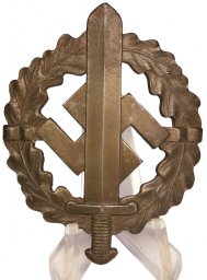 SA-Sportabzeichen in Bronze 2 type. Bronzed steel. no. 566831
