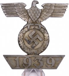 Wall decoration in the form of 1939 Iron Cross clasp