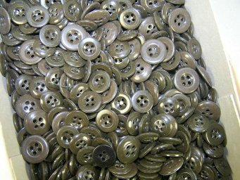 Khaki brown plastic buttons 14 mm