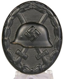Unmarked Verwundetenabzeichen 1939. Black grade
