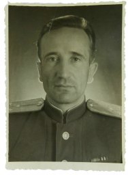 Photograph of a senior lieutenant of the Naval Coastal troops