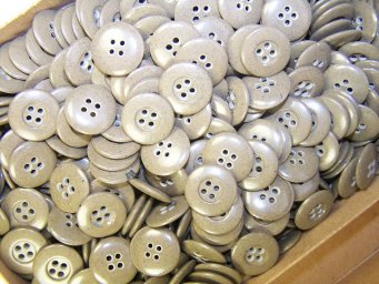 Wehrmacht/ Waffen SS Kunstharz-Knopfe 18 mm, Khaki buttons.